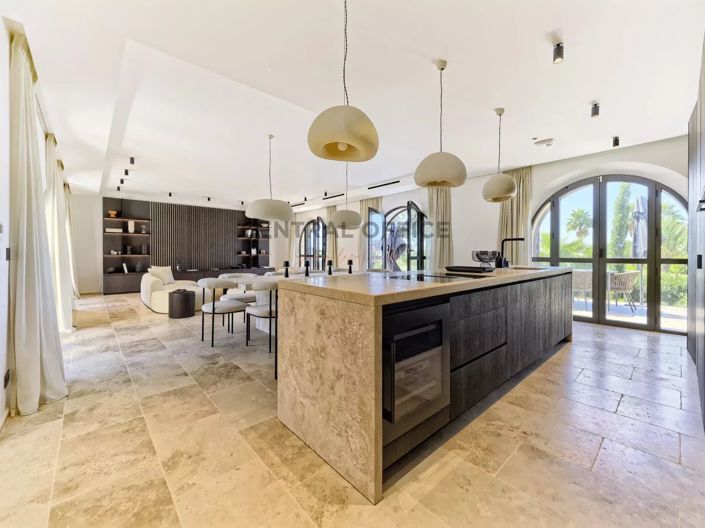 Image No.6-6 Bed House for sale