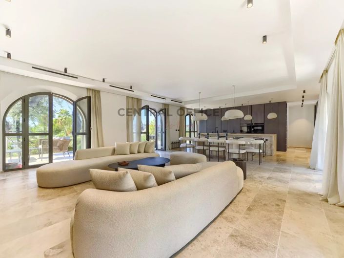 Image No.8-6 Bed House for sale