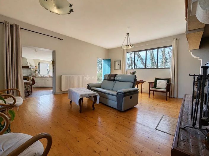 Image No.2-4 Bed House for sale