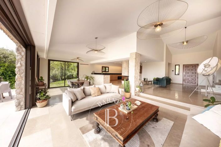 Image No.7-5 Bed House for sale