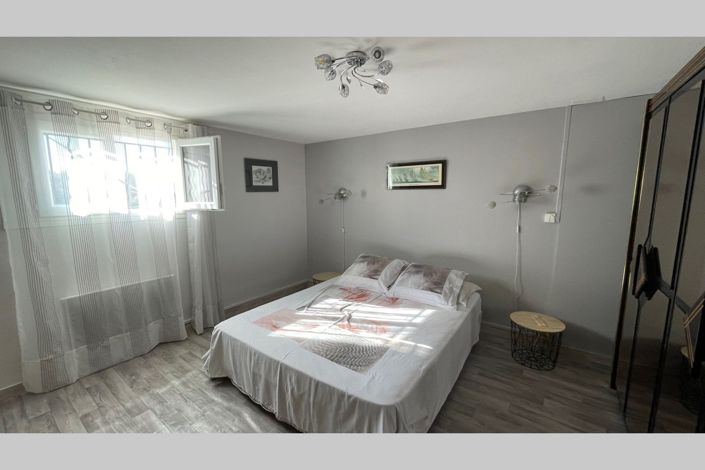 Image No.10-4 Bed House for sale
