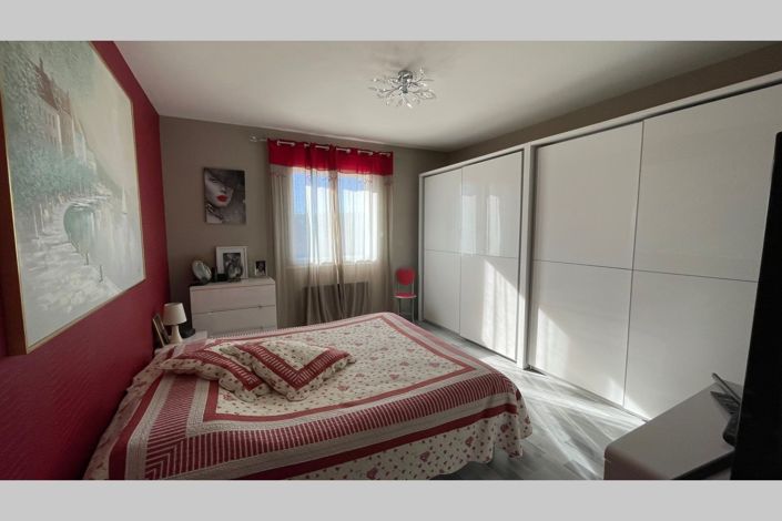 Image No.7-4 Bed House for sale