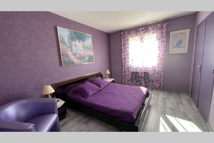 Image No.8-4 Bed House for sale