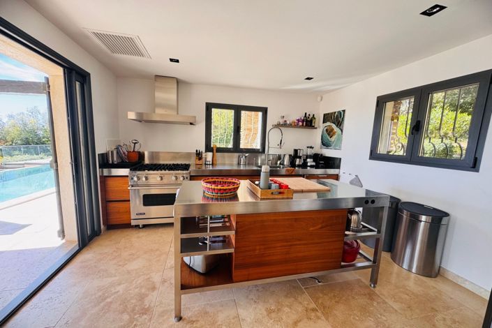 Image No.8-5 Bed House for sale