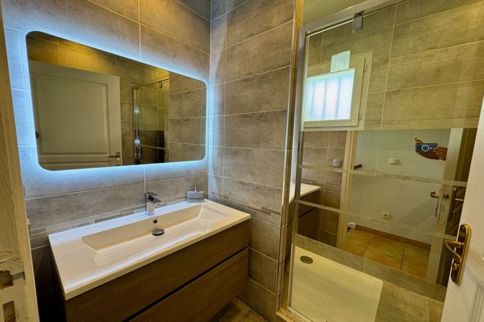 Image No.11-3 Bed House for sale