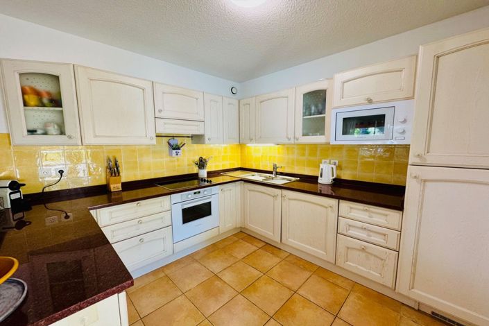 Image No.8-3 Bed House for sale
