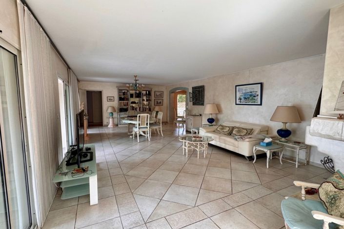 Image No.5-5 Bed House for sale