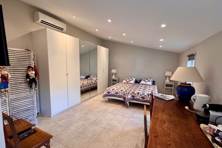 Image No.9-5 Bed House for sale