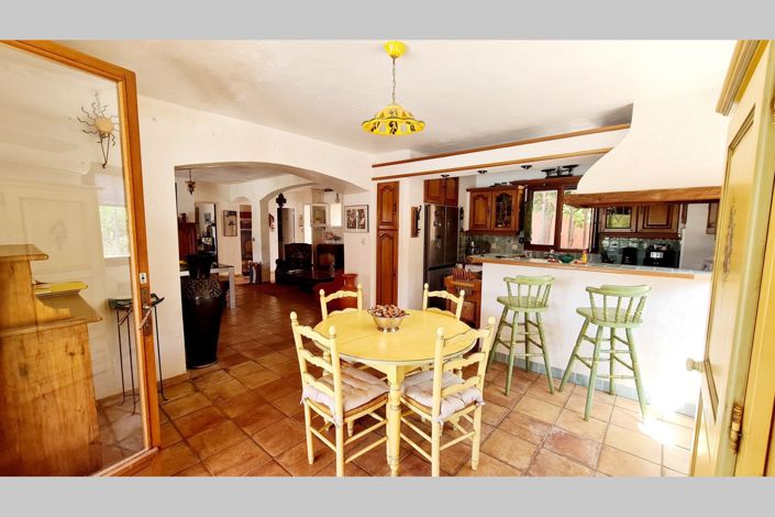 Image No.8-3 Bed House for sale