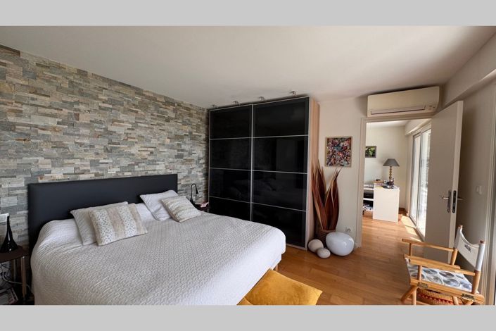 Image No.11-5 Bed House for sale