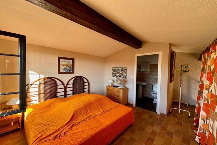 Image No.11-6 Bed House for sale