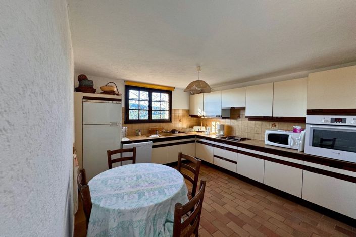 Image No.6-6 Bed House for sale