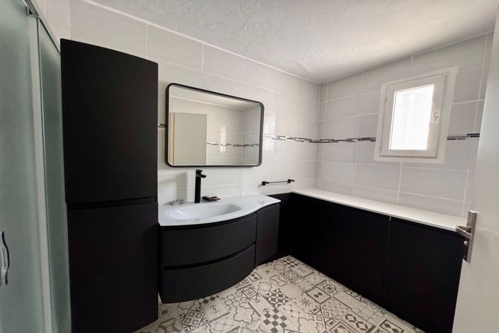 Image No.10-3 Bed House for sale