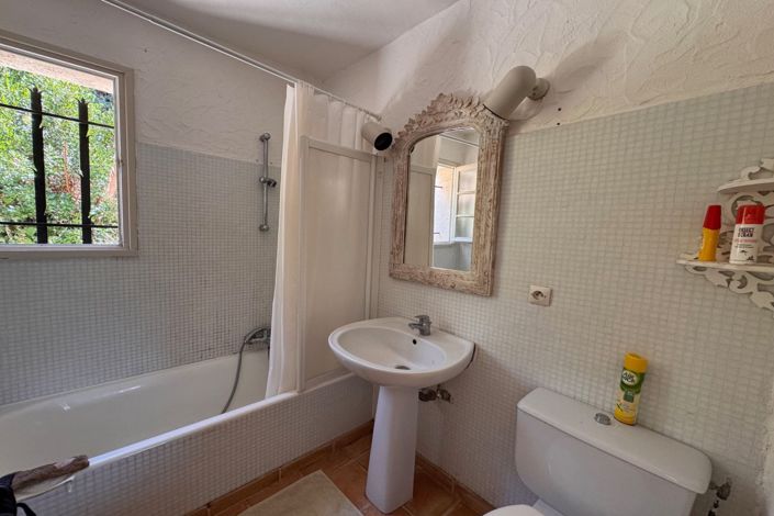 Image No.12-4 Bed House for sale
