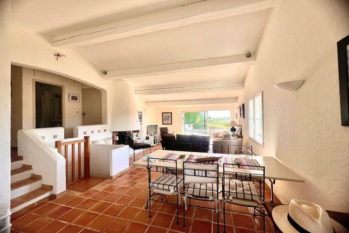 Image No.6-4 Bed House for sale