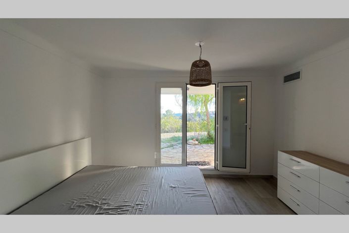 Image No.14-3 Bed House for sale