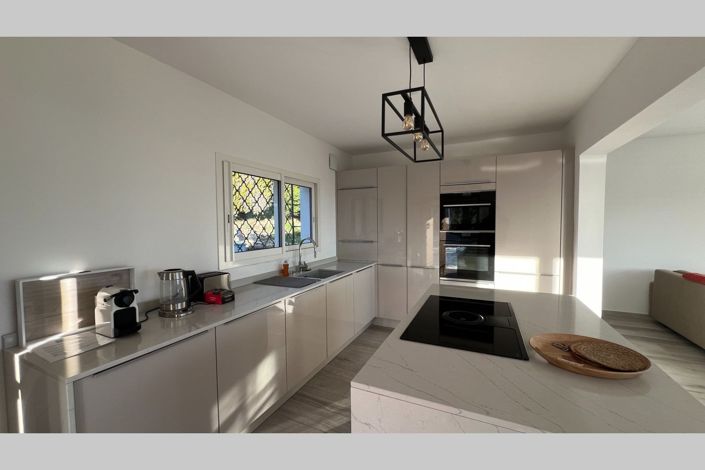 Image No.8-3 Bed House for sale