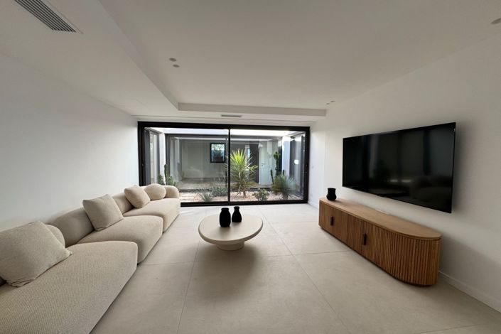 Image No.10-7 Bed House for sale