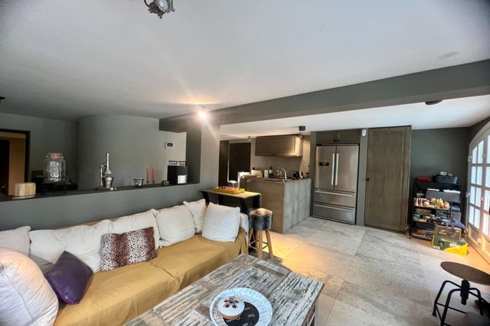 Image No.10-8 Bed House for sale