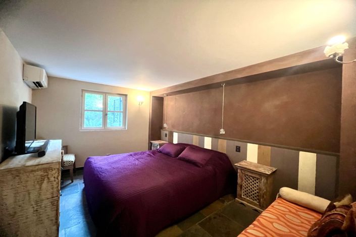 Image No.16-8 Bed House for sale