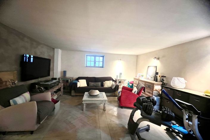 Image No.17-8 Bed House for sale
