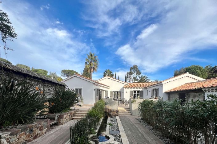 Image No.2-8 Bed House for sale