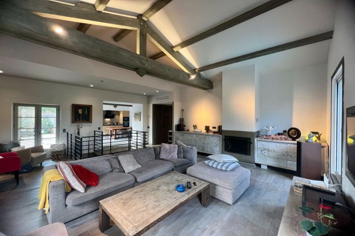 Image No.4-8 Bed House for sale