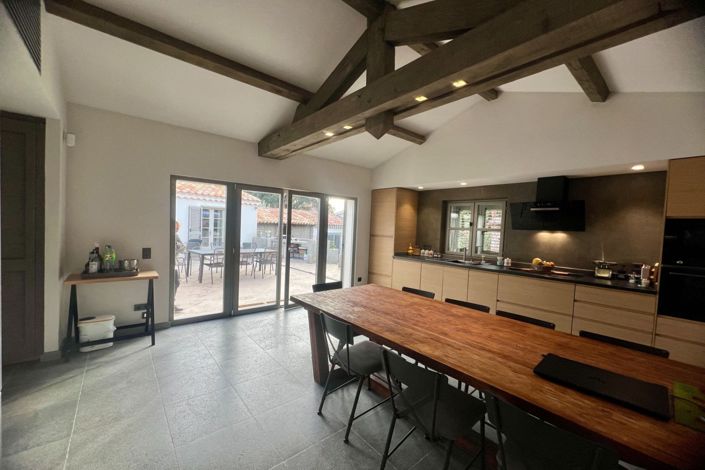 Image No.7-8 Bed House for sale