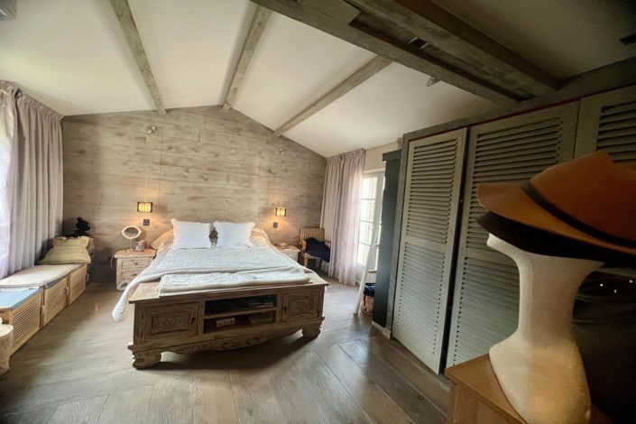 Image No.8-8 Bed House for sale