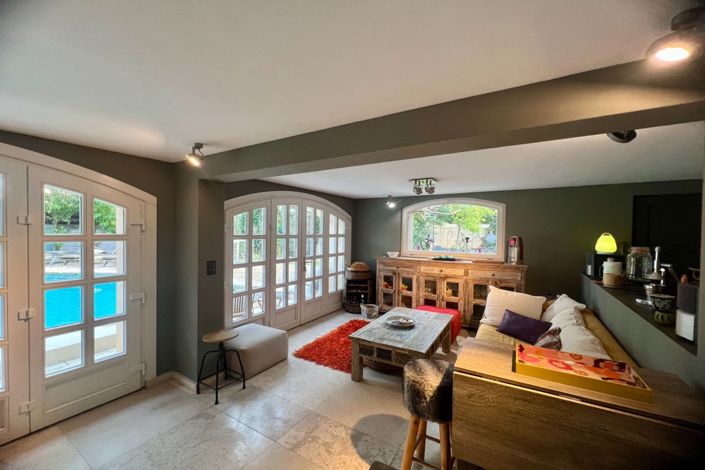 Image No.9-8 Bed House for sale