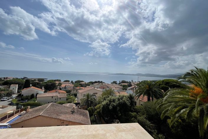 Image No.2-4 Bed House for sale