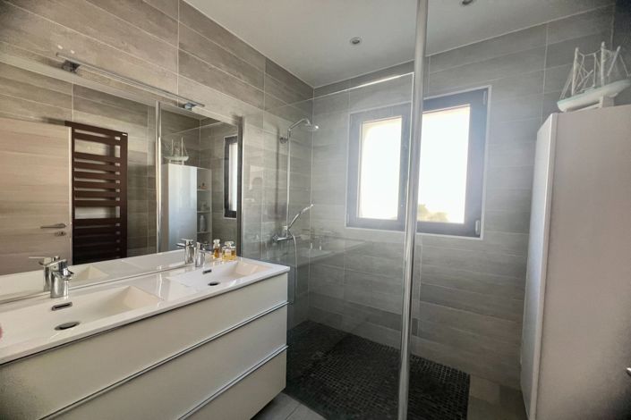 Image No.11-3 Bed House for sale