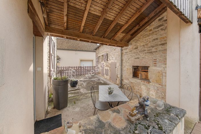 Image No.2-5 Bed Property for sale