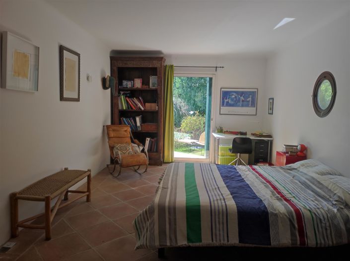 Image No.12-4 Bed House for sale