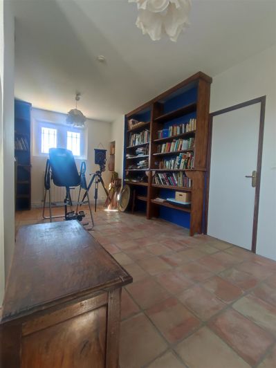 Image No.15-4 Bed House for sale