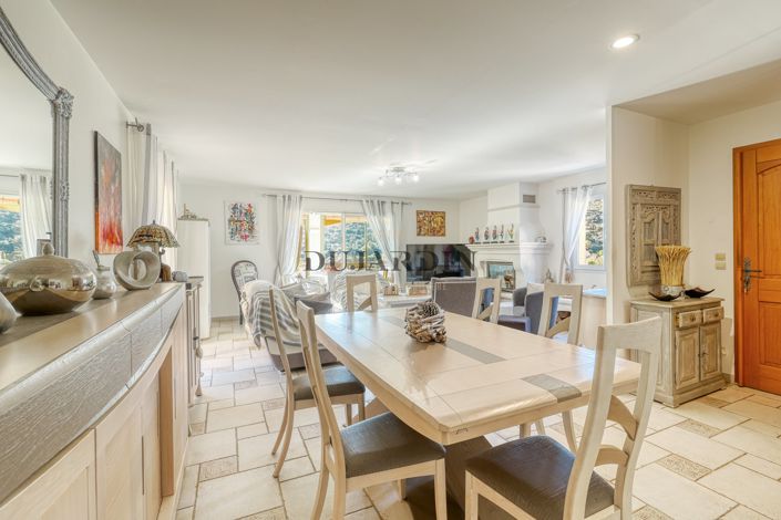 Image No.8-3 Bed House for sale