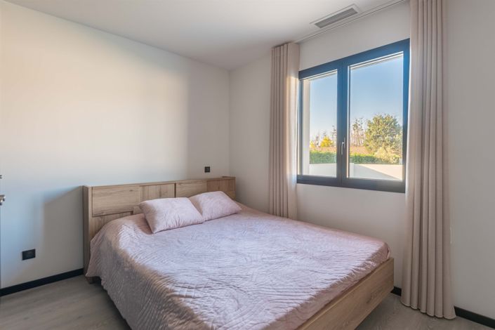 Image No.9-4 Bed House for sale