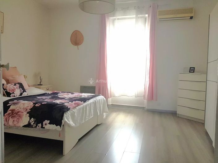 Image No.9-3 Bed House for sale