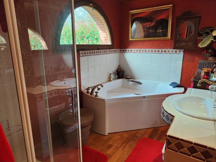 Image No.8-3 Bed House for sale