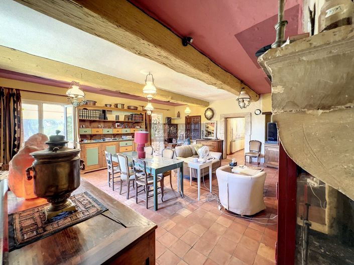 Image No.8-6 Bed House for sale