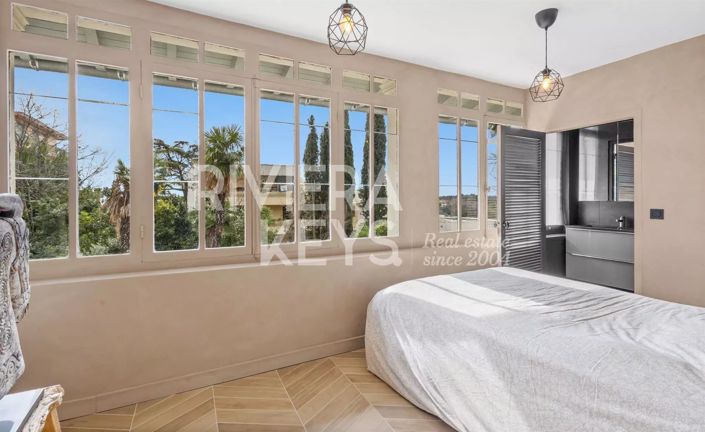 Image No.20-7 Bed House for sale