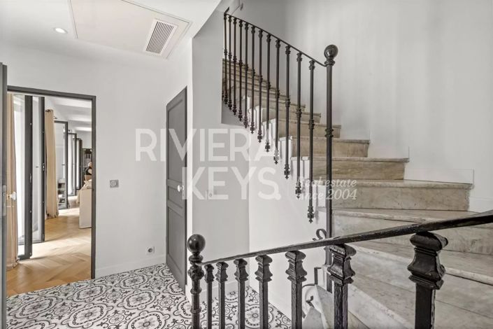Image No.8-7 Bed House for sale