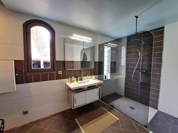 Image No.16-4 Bed House for sale