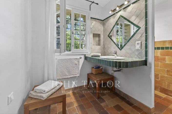 Image No.13-10 Bed House for sale
