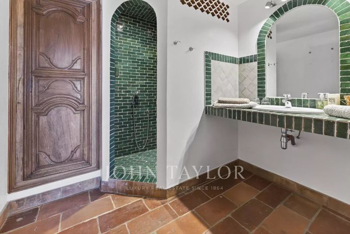 Image No.17-10 Bed House for sale
