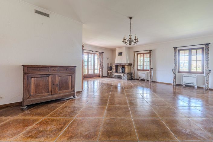 Image No.8-3 Bed House for sale