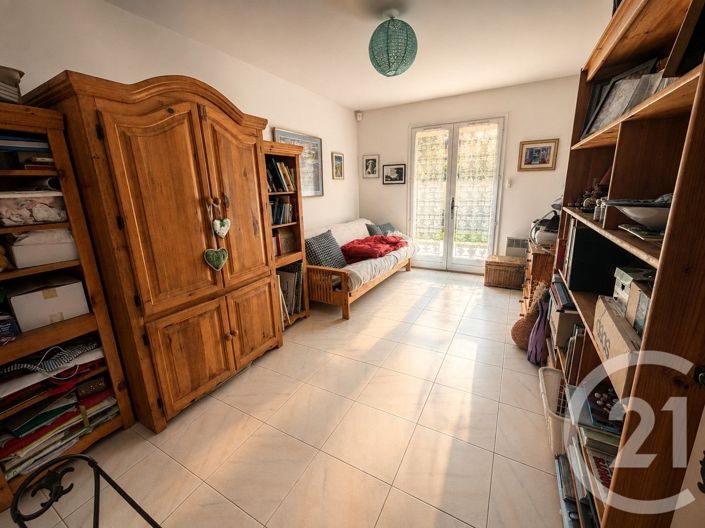 Image No.6-5 Bed House for sale