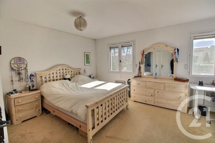 Image No.8-5 Bed House for sale