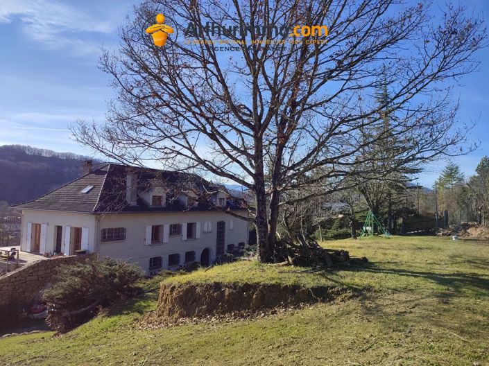 Image No.2-8 Bed House for sale