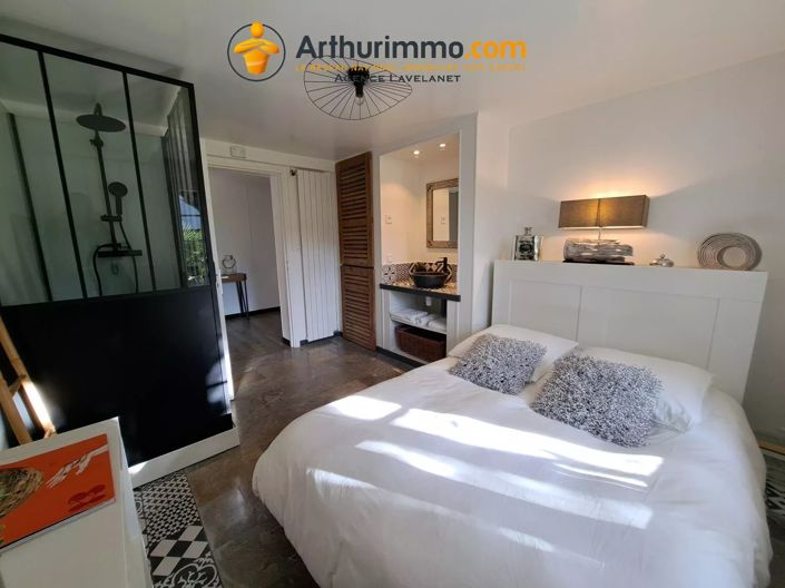 Image No.8-6 Bed House for sale